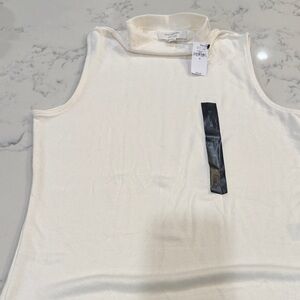 Banana Republic Cream Sleeveless Turtleneck Sweater
